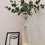 Regent Blue Apartments-free Private Parking *