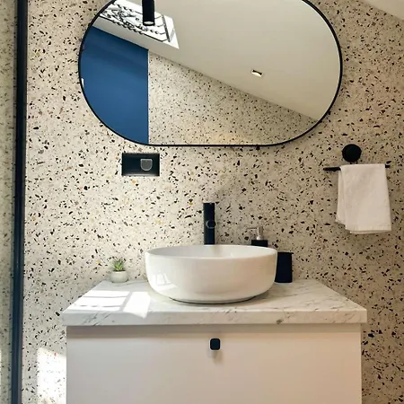 Regent Blue - Free Private Parking Apartment