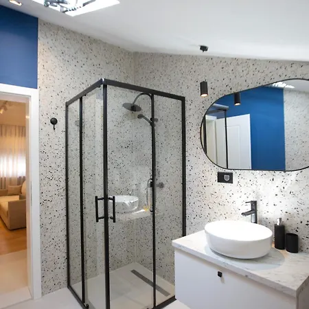 Regent Blue Apartments-free Private Parking *