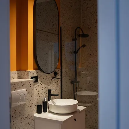 Regent Blue Apartments-free Private Parking *