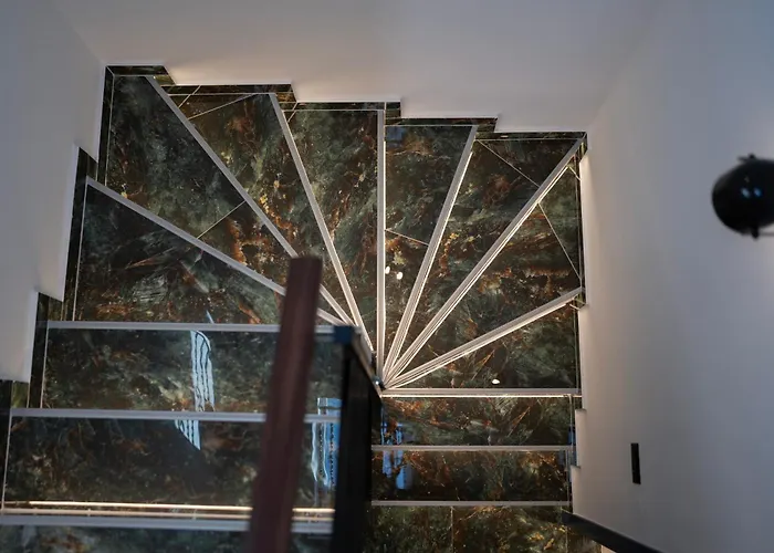 Regent Blue Apartments-free Private Parking *